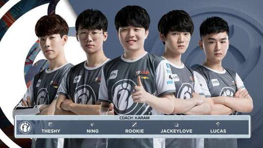 这为年轻球 这为年轻球